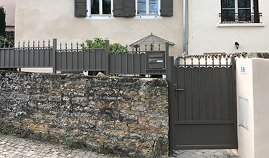 installation clôtures, villefranche-sur-saône, lyon, meximieux, ambérieu-en-bugey, montluel, menuiserie bois, pvc, alu